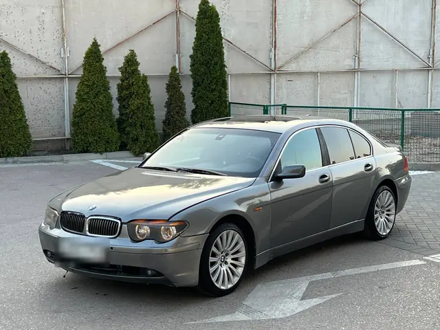 BMW 735i 2001 года, выкуплен за 350 000 рублей